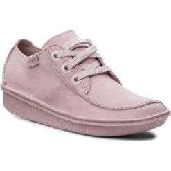 Półbuty CLARKS - Funny Dream 261357234 Dusty Pink. Czerwone creepersy damskie Clarks, z materiału, na płaskiej podeszwie. Za 399,00 zł.