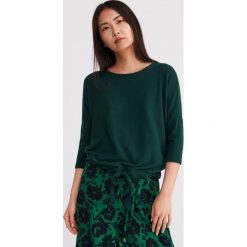 Sweter z dekoltem w łódkę - Khaki. Brązowe swetry damskie Reserved, s, bez wzorów, bez rękawów, bez kaptura. W wyprzedaży za 39,99 zł.