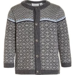 Name it NITWHOOPIMIX CARDIGAN BABY Kardigan dark grey melange. Szare swetry chłopięce Name it, z materiału. W wyprzedaży za 164,25 zł.