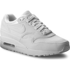 Buty NIKE - Air Max 1 319986 108 White/White/Pure Platinum. Białe półbuty damskie Nike, na co dzień, bez wzorów, z tworzywa sztucznego, bez obcasa, na płaskiej podeszwie, bez zapięcia. W wyprzedaży za 419,00 zł.