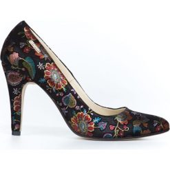 Szpilki - skóra naturalna - model 035 - kolor czarne liście. Czarne czółenka damskie Zapato, na imprezę, z nadrukiem, ze skóry, eleganckie, na wysokim obcasie, na obcasie, bez zapięcia. W wyprzedaży za 191,40 zł.