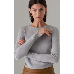Sweter z wiskozy ze zdobieniem przy rękawach - Jasny szary. Szare swetry damskie Mohito, s, z aplikacjami, z wiskozy, bez rękawów, bez kaptura. Za 59,99 zł.