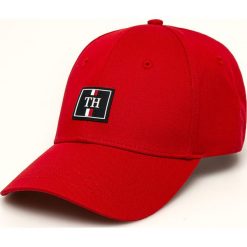 Tommy Hilfiger - Czapka. Czerwone czapki męskie TOMMY HILFIGER, bez wzorów, z bawełny. Za 169,90 zł.