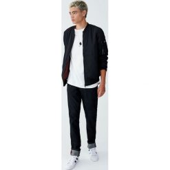 Pikowana kurtka bomber. Czarne kurtki męskie bomber marki Pull&Bear, m. Za 109,00 zł.