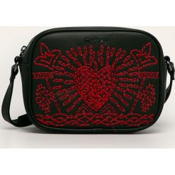 Desigual - Torebka. Czarne listonoszki damskie Desigual, w paski, z poliesteru, małe. W wyprzedaży za 139,90 zł.
