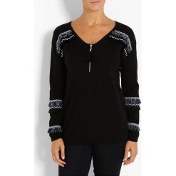 Sweter w kolorze czarnym. Czarne swetry damskie Jacqueline Riu, bez wzorów, klasyczne, z krótkim rękawem, krótkie, bez kaptura. W wyprzedaży za 89,95 zł.