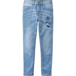 Dżinsy ze stretchem w długości do kostki SLIM FIT bonprix niebieski "bleached”. Niebieskie spodnie chłopięce bonprix, z haftami, z jeansu. Za 59,99 zł.