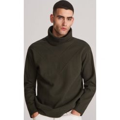 Bluza z golfem - Khaki. Brązowe bluzy męskie Reserved, s, bez wzorów, z golfem, bez rękawów, bez kaptura. W wyprzedaży za 69,99 zł.