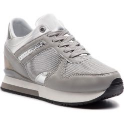 Sneakersy TOMMY HILFIGER - Glitter Textile Wedge Sneaker FW0FW03893 Diamond Grey 001. Szare półbuty damskie TOMMY HILFIGER, z zamszu. Za 539,00 zł.