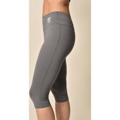Umbro Legginsy W 3/4 Grisaille M. Brązowe legginsy damskie do fitnessu marki Umbro, m. W wyprzedaży za 51,00 zł.