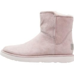 Buty zimowe damskie: UGG ABREE MINI Botki feather