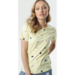 Jasnożółty T-shirt Phiriaxi. Żółte bluzki damskie Born2be, s, bez wzorów, z okrągłym kołnierzem. Za 39,99 zł.