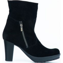 Ocieplane botki na obcasie - skóra naturalna - model 495 - kolor czarny welur. Czarne botki damskie Zapato, ze skóry, bez obcasa, na obcasie, bez zapięcia. Za 399,00 zł.