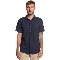 Quiksilver Koszula Męska Sstripster M Wvtp byj0 Navy Blazer M. Niebieskie koszule męskie Quiksilver, m, z napisami, sportowe, bez kołnierzyka, z krótkim rękawem, krótkie. Za 215,00 zł.