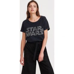 T-shirt Star Wars - Szary. Szare t-shirty damskie Reserved, s, z motywem z bajki, retro, bez kołnierzyka. Za 49,99 zł.