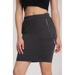 Ciemnoszara Spódnica Shelise. Szare spódniczki damskie Renee, s, bez wzorów, mini. Za 59,99 zł.