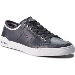 Sneakersy TOMMY HILFIGER - Core Corporate Leather Sneaker FM0FM01497 Midnight 403. Niebieskie sneakersy męskie TOMMY HILFIGER, bez zapięcia. W wyprzedaży za 239,00 zł.