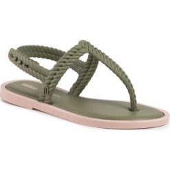 Sandały MELISSA - Flash Sandal + Salinas 32630 Green/Pink 50961. Zielone klapki damskie Melissa, bez wzorów, z tworzywa sztucznego, bez obcasa, na obcasie. W wyprzedaży za 239,00 zł.