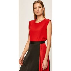 Dkny - Bluzka. Czerwone bluzki damskie DKNY, s, z poliesteru, z okrągłym kołnierzem. Za 299,90 zł.