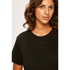 Miss Sixty - T-shirt. Czarne bluzki damskie Miss Sixty, s, z nadrukiem, z bawełny, z okrągłym kołnierzem. W wyprzedaży za 119,90 zł.