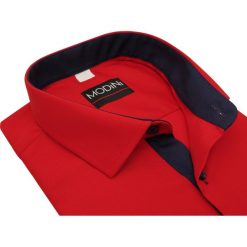 Czerwona koszula męska z granatowymi kontrastami Y02. Czerwone koszule męskie Modini Moda Męska, m, bez wzorów, z bawełny, wizytowe, bez kołnierzyka, bez rękawów. Za 125,10 zł.