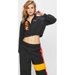 Reebok Classic - Kurtka Gigi Hadid. Czarne kurtki damskie Reebok Classic, s, bez wzorów, z poliesteru, krótkie, bez kaptura. W wyprzedaży za 259,90 zł.