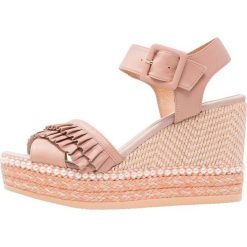 Kanna OREGON Sandały na platformie natural make up. Czerwone sandały trekkingowe damskie marki Kanna, z materiału, na koturnie. Za 629,00 zł.
