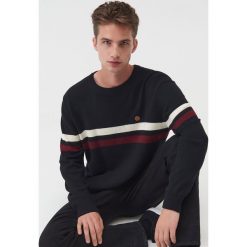 Sweter w paski - Czarny. Czarne swetry męskie Sinsay, s, w paski, bez kołnierzyka, bez kaptura. Za 59,99 zł.
