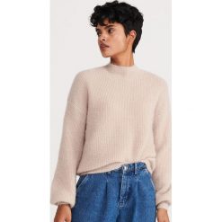 Sweter ze stójką - Złoty. Żółte swetry damskie Reserved, s, bez wzorów, bez rękawów, bez kaptura. Za 99,99 zł.