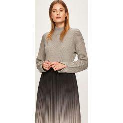 Guess Jeans - Sweter. Czarne swetry damskie Guess Jeans, s, z aplikacjami, z wełny, bez rękawów. W wyprzedaży za 269,90 zł.