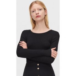 Sweter z ozdobnymi tasiemkami na plecach - Czarny. Czarne swetry damskie Cropp, s, bez wzorów, bez rękawów, bez kaptura. Za 59,99 zł.
