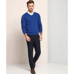 Sweter długi rękaw męski. Niebieskie swetry męskie Top Secret, na lato, xl, bez wzorów, ze splotem, klasyczne, z dekoltem w serek, bez kaptura. W wyprzedaży za 49,99 zł.