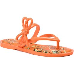 Japonki MELISSA - Flip Flop + Jason Wu A 32462 Orange 52167. Pomarańczowe klapki damskie Melissa, bez wzorów, z tworzywa sztucznego, bez obcasa, na obcasie. W wyprzedaży za 219,00 zł.