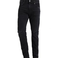 Abercrombie & Fitch Jeansy Slim Fit black. Czarne jeansy męskie relaxed fit marki Abercrombie & Fitch. Za 409,00 zł.