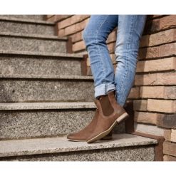 Nieocieplane sztyblety na płaskim obcasie - skóra naturalna - model 480 - kolor brązowy przecierka. Pomarańczowe botki damskie Zapato, ze skóry, bez obcasa, na płaskiej podeszwie, bez zapięcia. W wyprzedaży za 319,20 zł.