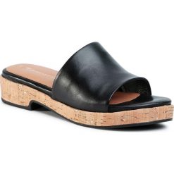 Klapki TAMARIS - 1-27238-34 Black 001. Czarne klapki damskie Tamaris, bez wzorów, ze skóry, bez obcasa. Za 199,00 zł.