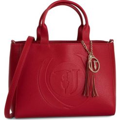 Torebka TRUSSARDI JEANS - Faith Shopper Md 75B00844 Red. Czerwone torby damskie na zakupy Trussardi Jeans, z aplikacjami, z jeansu, klasyczne, zdobione, bez dodatków. Za 599,00 zł.