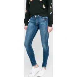 Guess Jeans - Jeansy Curve X. Niebieskie rurki damskie marki Guess Jeans. Za 469,90 zł.