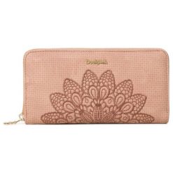 Desigual Portfel Damski Różowy Mone Atila Fiona. Różowe portfele damskie marki Desigual, bez wzorów. Za 249,00 zł.