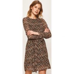 Vero Moda - Sukienka. Zielone sukienki damskie Vero Moda, na co dzień, s, w paski, z poliesteru, z okrągłym kołnierzem, z długim rękawem, długie, mini, proste. W wyprzedaży za 129,90 zł.