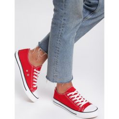 Ciemnoczerwone Trampki Lakelet. Czerwone trampki i tenisówki damskie Renee, bez wzorów, bez zapięcia. W wyprzedaży za 59,99 zł.