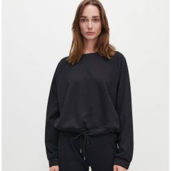 Czarna bluza - Czarny. Czarne bluzy damskie Reserved, s, bez wzorów, bez rękawów, bez kaptura. Za 59,99 zł.