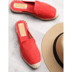 Czerwone Klapki Thunderproof. Czerwone espadryle damskie Born2be, bez wzorów, bez obcasa, na płaskiej podeszwie. Za 34,99 zł.
