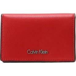 Portfele damskie: Calvin Klein FRAME CARD HOLDER Portfel red