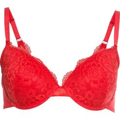 Biustonosz usztywniany bonprix czerwony. Czerwone biustonosze bonprix, w koronkowe wzory, z koronki. Za 54,99 zł.