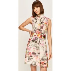 Marciano Guess - Sukienka. Sukienki damskie MARCIANO GUESS, w paski, z poliesteru, bez kołnierzyka, bez rękawów, mini, rozkloszowane. W wyprzedaży za 579,90 zł.