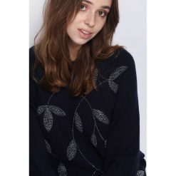 Granatowy Sweter Coming Of Age. Niebieskie bez kategorii marki Born2be, xl, z okrągłym kołnierzem. Za 79,99 zł.