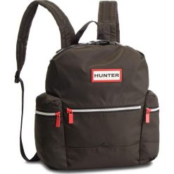Plecak HUNTER - Original Topclip Backpack Nylon UBB6018ACD Dark Olive. Zielone plecaki męskie Hunter, bez wzorów, z nylonu, sportowe. W wyprzedaży za 309,00 zł.
