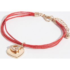 Bransoletka z zawieszkami - Czerwony. Czerwone bransoletki damskie na nogę Sinsay. Za 7,99 zł.