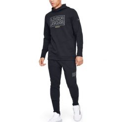 Under Armour Baseline Bluza Czarny. Czarne bluzy męskie Under Armour, l, z nadrukiem, z bawełny, bez kołnierzyka, bez rękawów, bez kaptura. Za 274,95 zł.